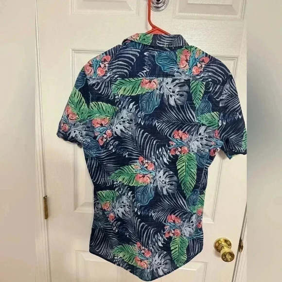 IZOD Hawaiian shirt Saltwater Relaxed Classic Size M - Picture 2 of 8